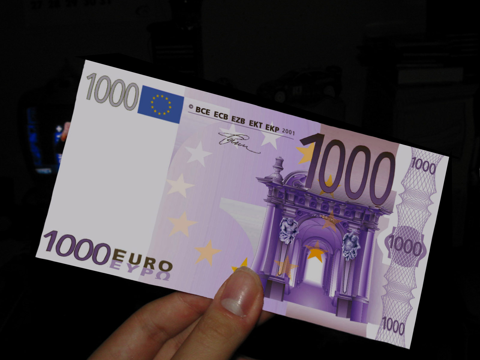 Крупная купюра евро. Евро банкноты номинал 200. 1000 Евро купюра. Банкноты евро нового образца. Самые большие купюры евро.