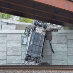 Bus del casinò sbaglia strada in USA e vola dal ponte